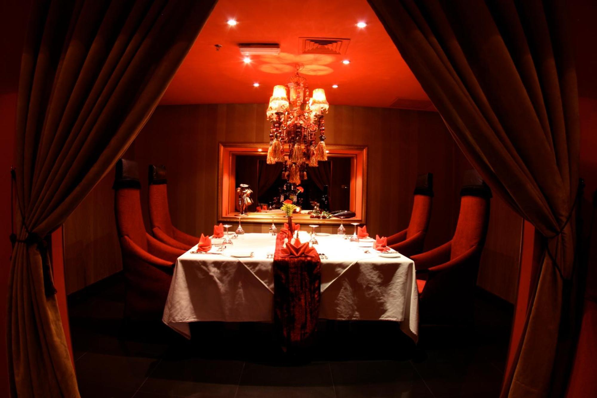 כוויית The Convention Center & Royal Suites Hotel מראה חיצוני תמונה