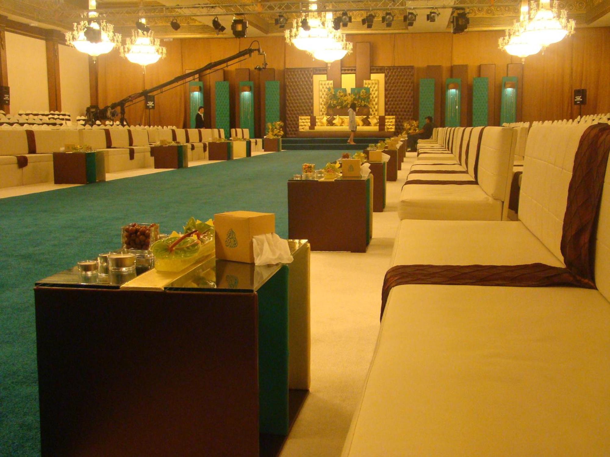 כוויית The Convention Center & Royal Suites Hotel מראה חיצוני תמונה