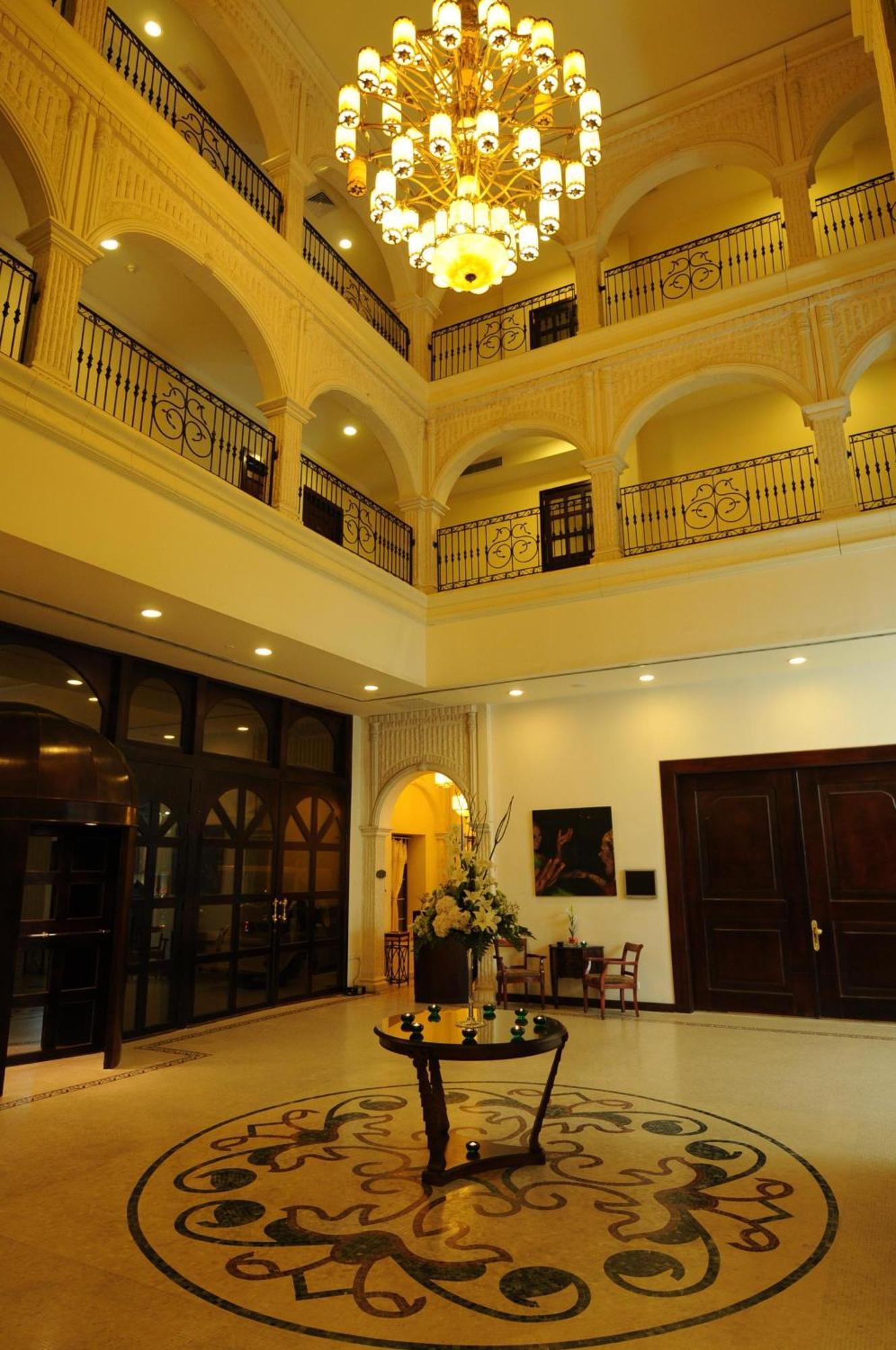 כוויית The Convention Center & Royal Suites Hotel מראה חיצוני תמונה