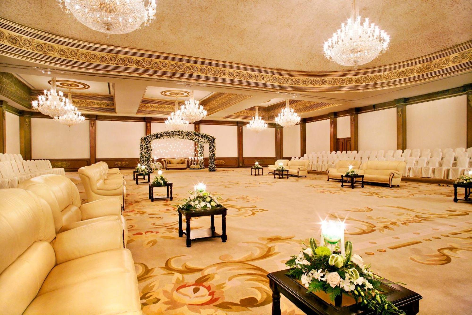 כוויית The Convention Center & Royal Suites Hotel מראה חיצוני תמונה